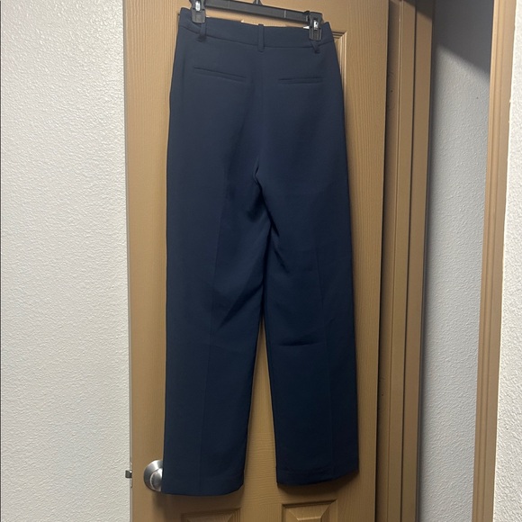 Aritzia The Effortless Pant- Crepette - Picture 2 of 3